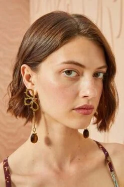 Ulla JohnsonHammered Chain Flower Drop Earring - Tiger's Eye
